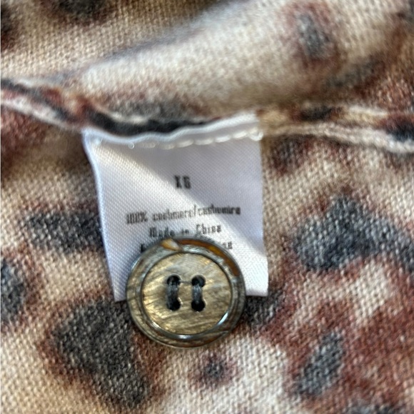 James & Erin Women’s Leopard Animal Print Cashmere Long‎ Sleeve Cardigan Sweater - Picture 5 of 6